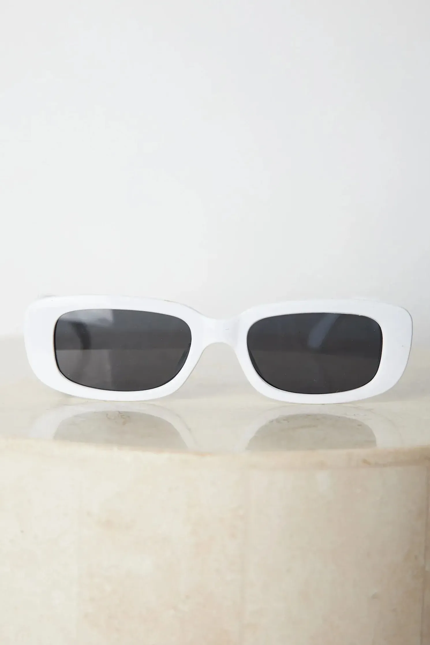 Thea | White