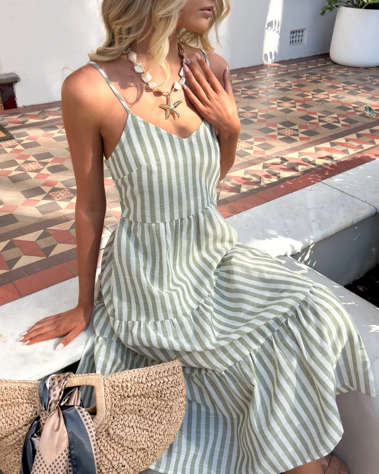 Weslyn Shell Necklace - Gold